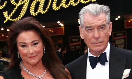 Pierce Brosnan révèle que sa mise en garde et son épouse Keely Shaye pour retourner à Bond: « Pourquoi pas? »