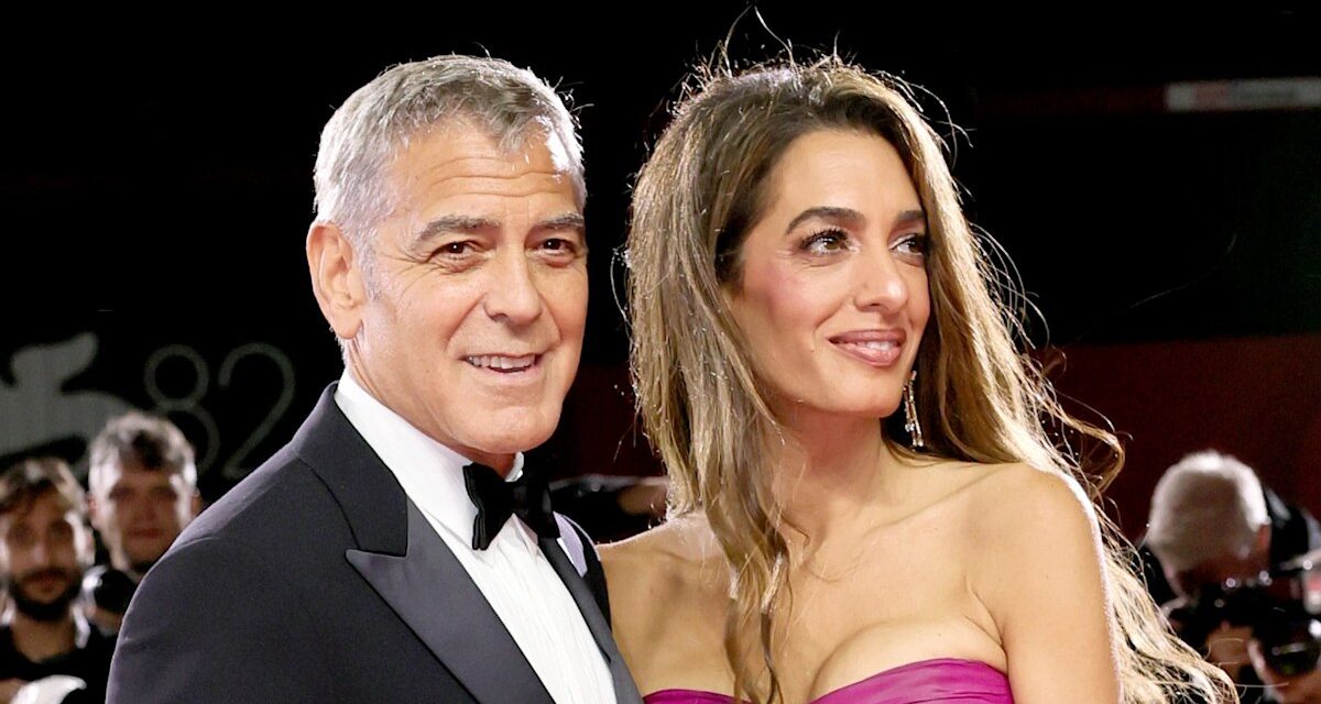 Amal Clooney mène le mieux habillé au Venice Film Festival à Bold Fuchsia Look