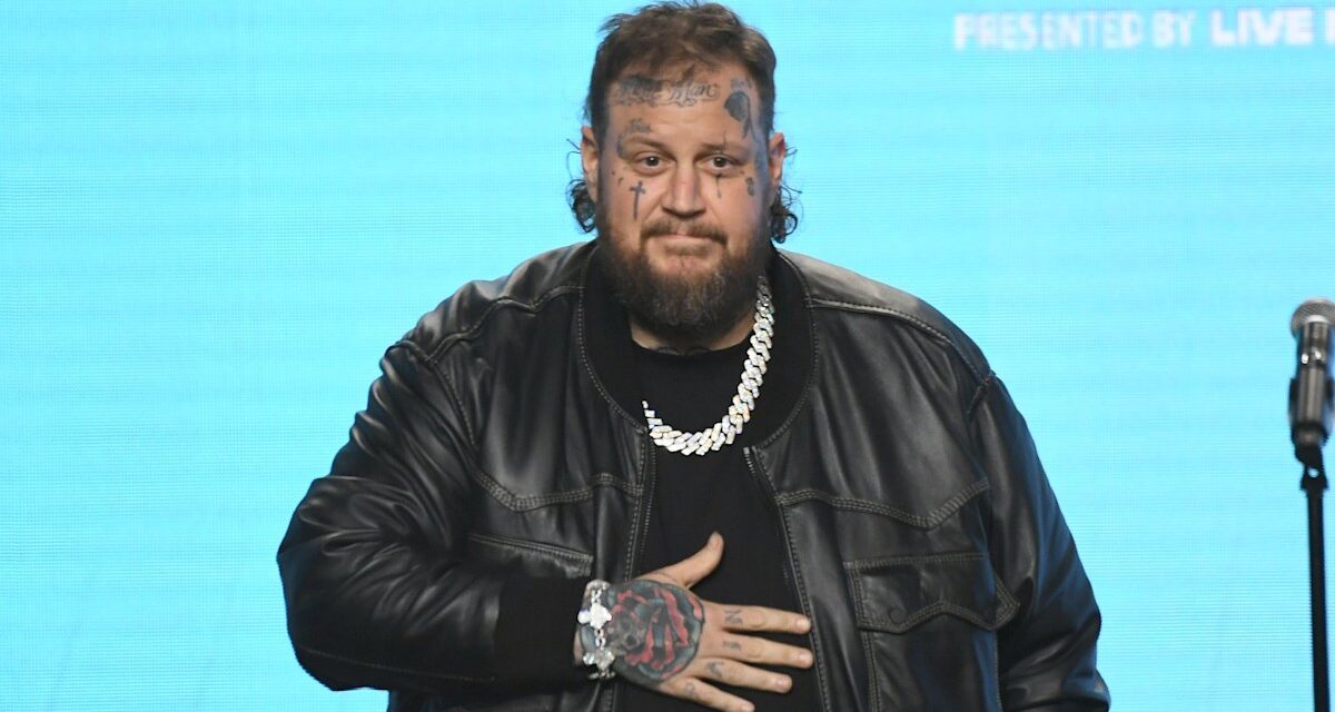 Jelly Roll a l&rsquo;air incroyable car il révèle un nouveau jalon de perte de poids