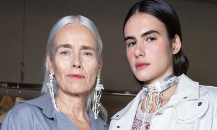 J&rsquo;ai une «dysmorphie d&rsquo;âge» en matière de maquillage – puis-je encore porter des films et des fondations dans la quarantaine?