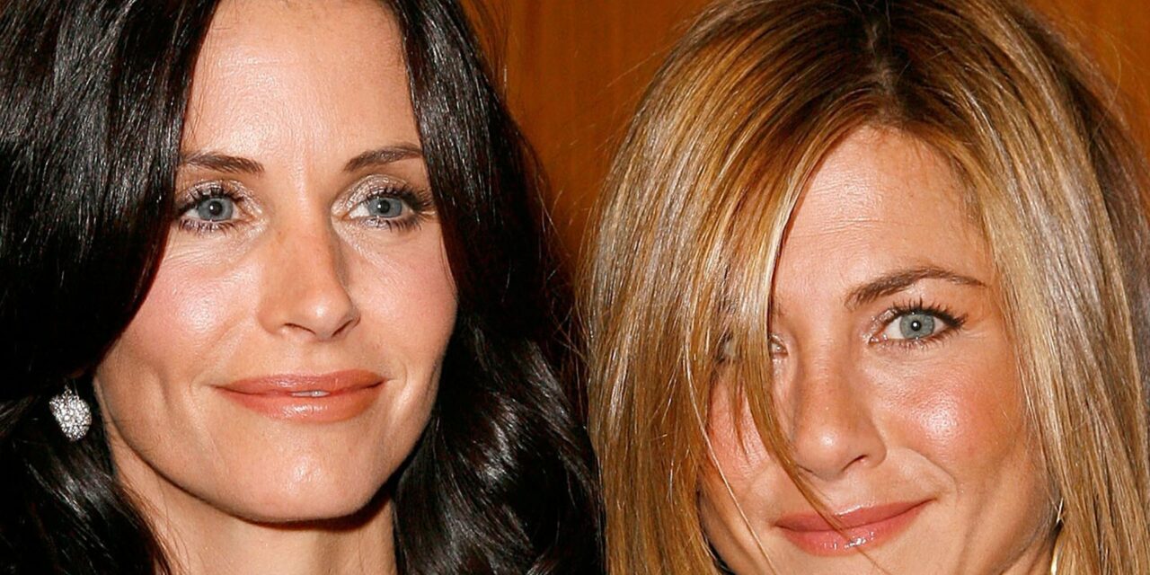 Jennifer Aniston et Courteney Cox Stun dans Waterside Photo