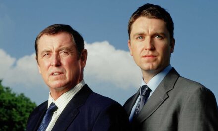 La star de Massomer Murders fait un nouvel commentaire sur la réalité de la sortie du spectacle