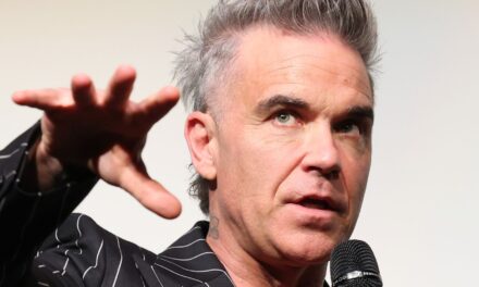 Robbie Williams est aux prises avec une règle parentale «difficile» pour 4 enfants: «ça me fait mal»