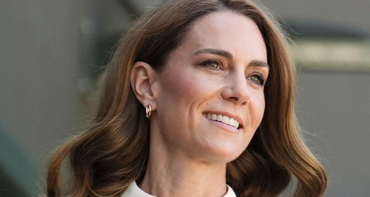 La robe MIDI décontractée de Kate Middleton est mon inspiration personnelle pour la maman de la course d&rsquo;école de 2025