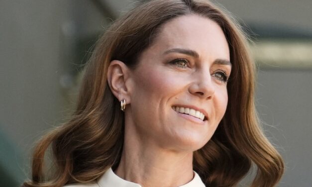 La robe MIDI décontractée de Kate Middleton est mon inspiration personnelle pour la maman de la course d&rsquo;école de 2025