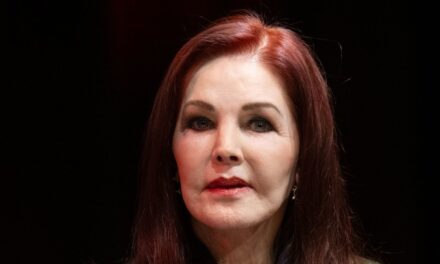 Priscilla Presley rend hommage à Elvis Presley 48 ans après sa mort avec son surnom privé