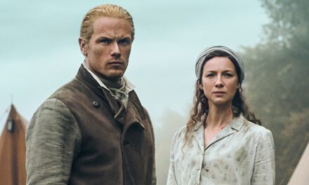 REGARDER: Outlander Saison 8 Le premier look taquine le drame du bord de votre siège pour Claire et Jamie
