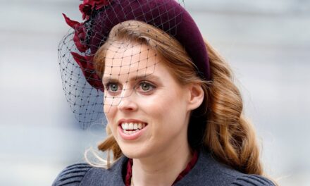 La princesse Beatrice prend New York dans une nouvelle robe autoportrait qui crie l&rsquo;automne