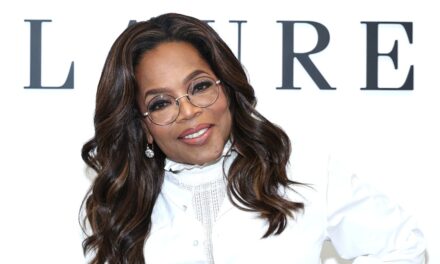 Oprah Winfrey met en valeur sa perte de poids dans la tenue de réduction de la taille à la Fashion Week de New York