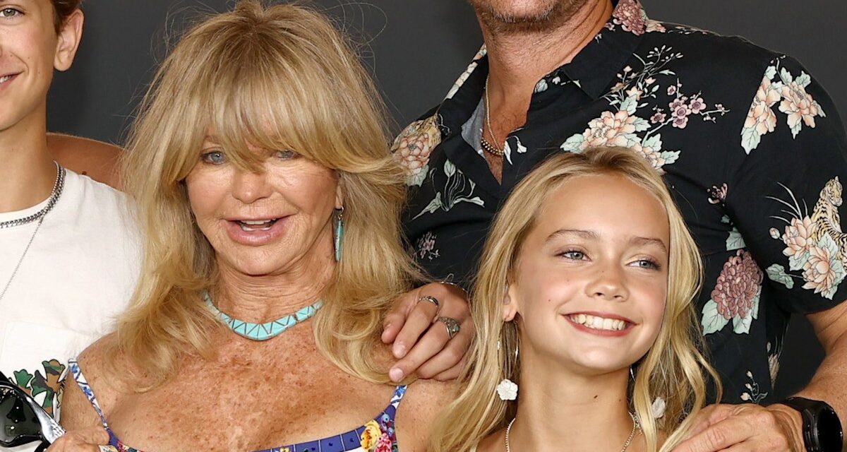 Comment Goldie Hawn a soutenu la petite-fille Preteen sur le tapis rouge séparément de ses propres enfants