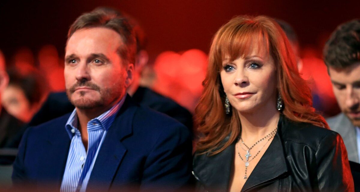 Reba McEntire Détails se sentant «effrayé à mort» après le divorce du mari Narvel Blackstock: «J&rsquo;ai lancé une crise»