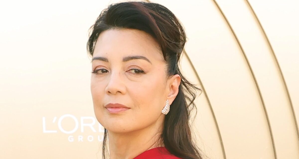 Ming-Na Wen, 61 ans, recrée une photo sensuelle en talons hauts et une robe courte 30 ans plus tard