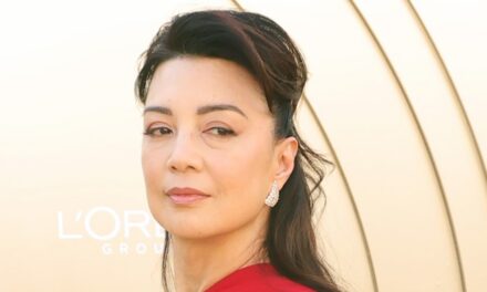 Ming-Na Wen, 61 ans, recrée une photo sensuelle en talons hauts et une robe courte 30 ans plus tard