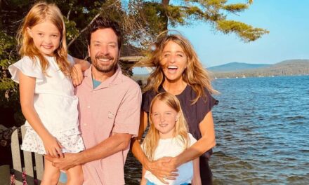 Les filles rarement observées de Jimmy Fallon sont tellement adultes au milieu de la célébration de la fête du Travail