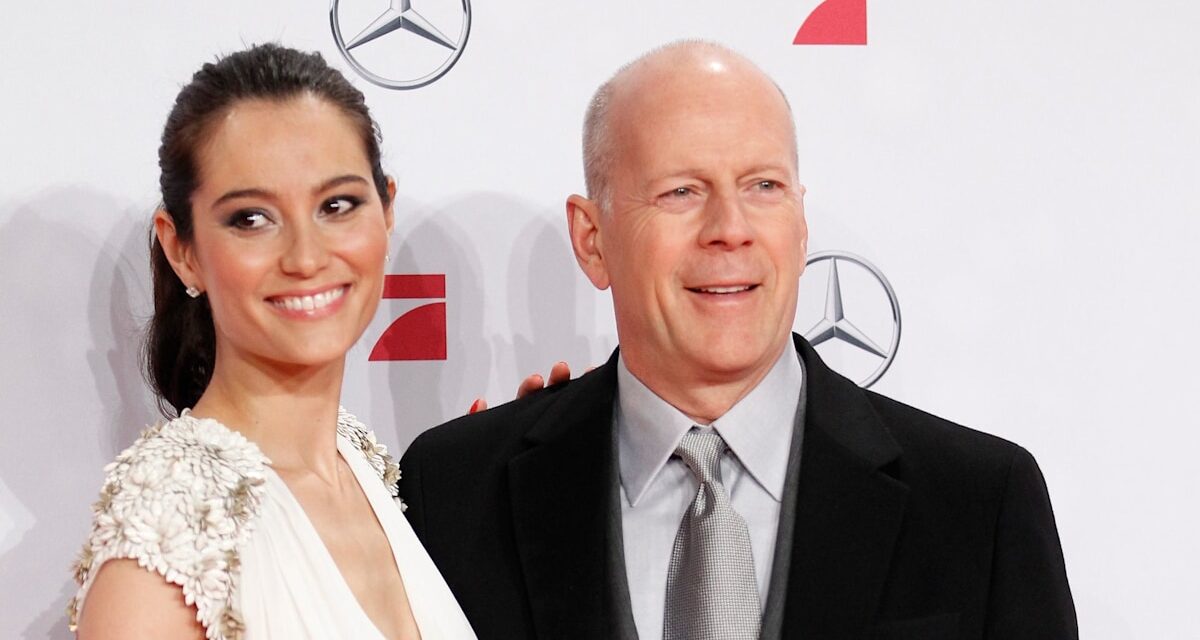 Emma Heming révèle qu&rsquo;elle a sa propre «langue» avec son mari Bruce Willis au milieu de sa bataille de démence