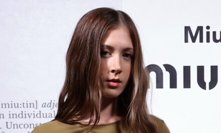 La fille de Nicole Kidman, Sunday, Rose étourdie à NYFW dans un top à culture transparente