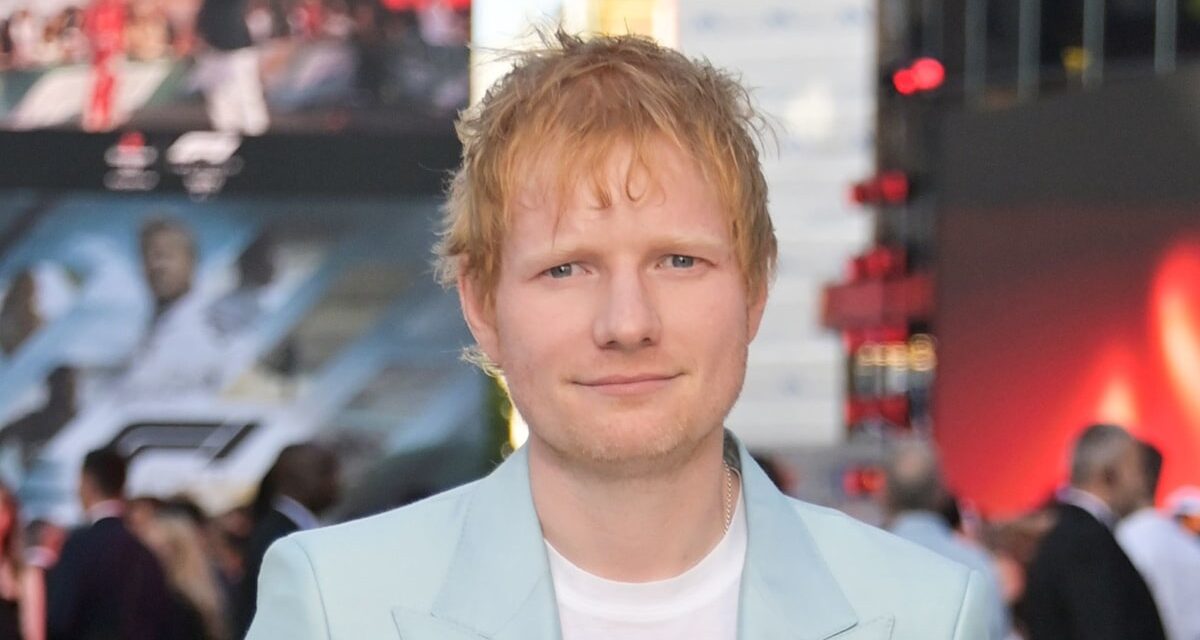 Ed Sheeran devient candide sur le récent voyage de perte de poids: «Je continue de gâcher»