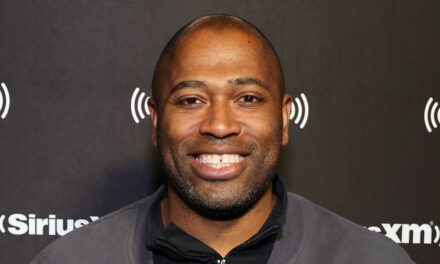 Tout sur les 13 enfants de l&rsquo;ancien star de la NFL Shaun Alexander alors que sa femme annonce qu&rsquo;elle est enceinte du 14e enfant
