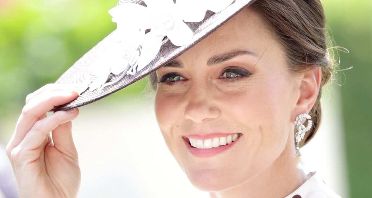 Updos d&rsquo;automne faciles qui m&rsquo;ont obsédé en tant qu&rsquo;éditeur de beauté – y compris le chignon de Kate Middleton