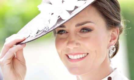 Updos d&rsquo;automne faciles qui m&rsquo;ont obsédé en tant qu&rsquo;éditeur de beauté – y compris le chignon de Kate Middleton