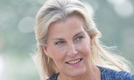 Le look le plus «organisé» de la duchesse Sophie de 2025 avec une daydress en cire