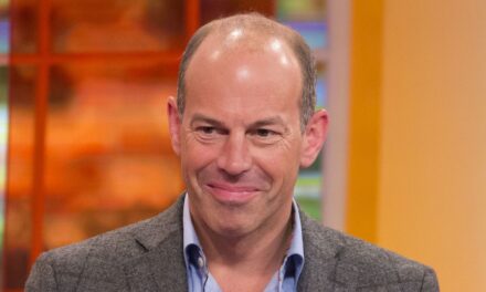 À l&rsquo;intérieur de la relation de Phil Spencer avec des fils rarement vus qui surmontent sur lui