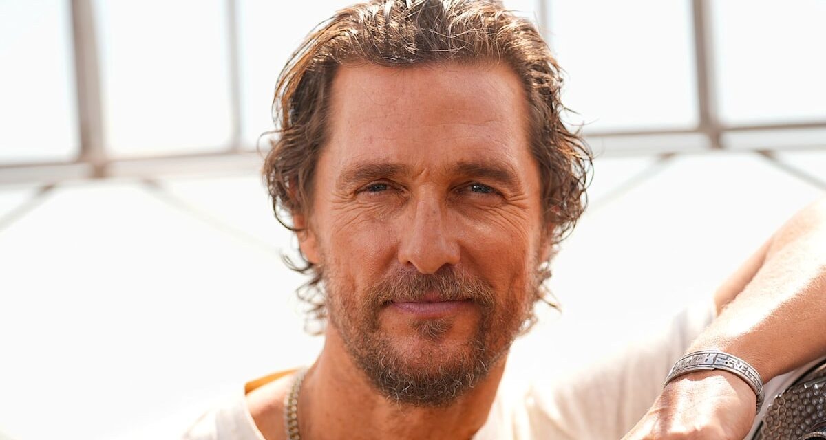Pourquoi le défunt père de Matthew McConaughey est resté dans son «costume d&rsquo;anniversaire» après une mort inhabituelle