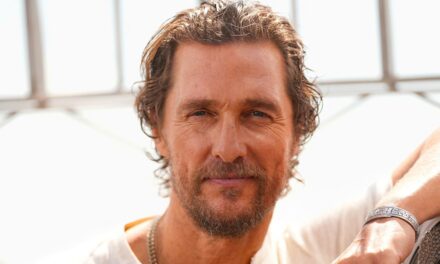 Pourquoi le défunt père de Matthew McConaughey est resté dans son «costume d&rsquo;anniversaire» après une mort inhabituelle