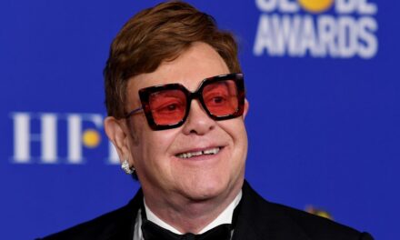 Elton John terrifie les fans avec une photo de l&rsquo;hôpital: «Mon cœur a coulé»