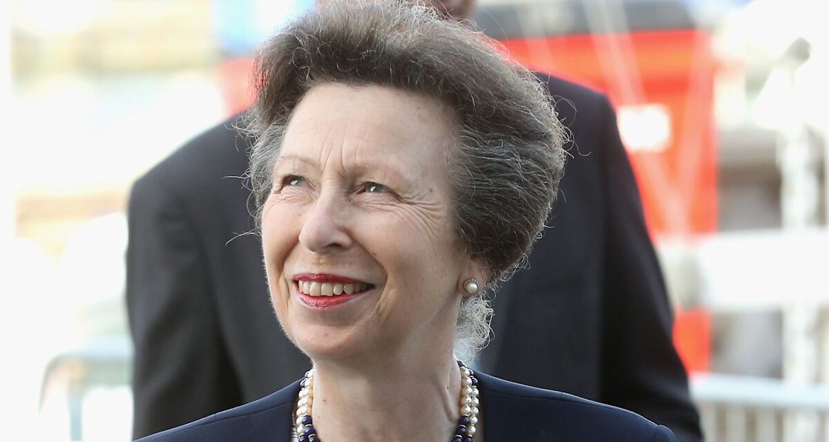 Live: la princesse Anne se tient occupé avec quatre apparitions, notamment la charité des enfants Naval et plus