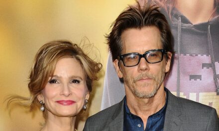 L&rsquo;apparition au bord de la piscine de Kyra Sedgwick dans une serviette après un anniversaire de marquage avec Kevin Bacon