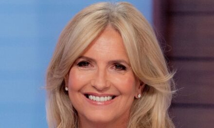 Le salon «théâtral» de Penny Lancaster à 4,65 millions de livres sterling avec Rod Stewart est sans vergogne audacieux