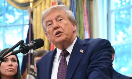 Donald Trump brise son silence sur les rumeurs virales après une absence prolongée