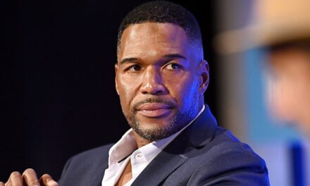 Michael Strahan de GMA fait une fouille subtile à l&rsquo;ex-femme après avoir pris «  la moitié  » son argent