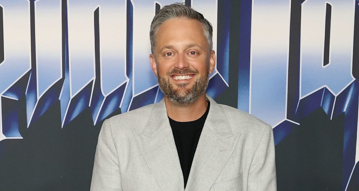 Inside Emmy Awards hôte Nate Bargatze&rsquo;s Staging Net Valeur