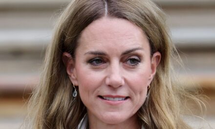 Kate Middleton réémerge avec les cheveux de la «  beauté au bois dormant  »