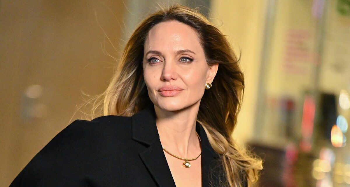 Angelina Jolie Wows fans avec une transformation dramatique de cheveux