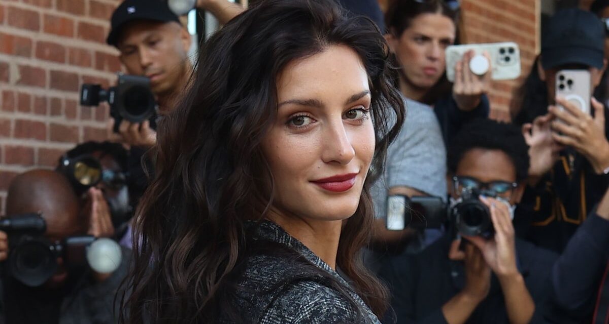 Audrey McGraw est le double de Faith Hill alors qu&rsquo;elle pose aux côtés des célèbres bébés népo à NYFW