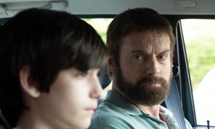 Le drame en 8 parties «excellent» basé sur le scandale réel est votre prochaine frénésie