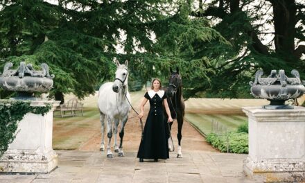 Comment la star de l&rsquo;équitation britannique Jemima Howden suit les traces de «  brillant  » de Zara Tindall – exclusif