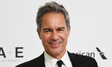 Le fils rarement vu d&rsquo;Eric McCormack avec l&rsquo;ex-épouse de 26 ans Janet