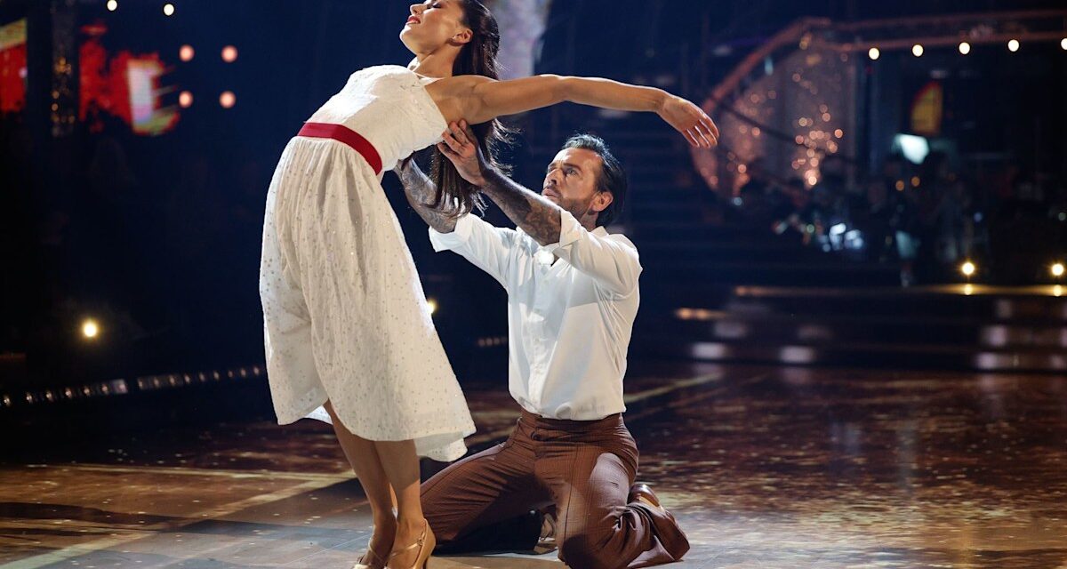 Strictly Come Dancing Star «  confirme  » Romance avec Celebrity Partner Hours Avant Launch Show