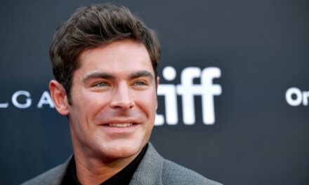 Zac Efron a l&rsquo;air complètement méconnaissable pendant les vacances italiennes romantiques