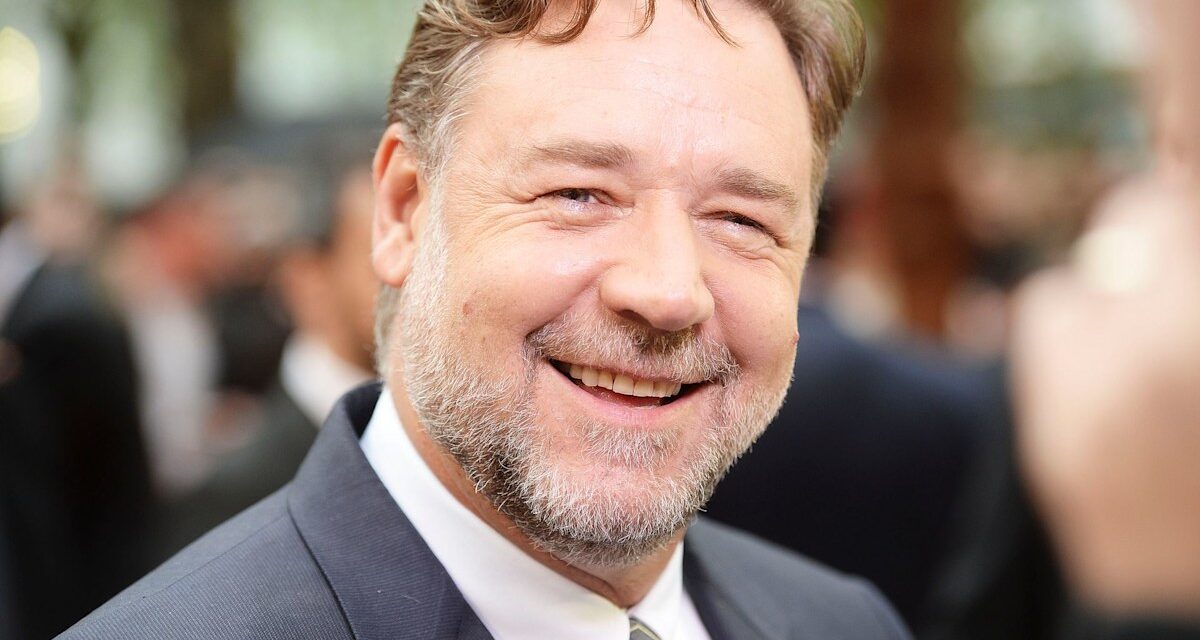 Russell Crowe présente sa perte de poids avant le mariage dans la dernière sortie