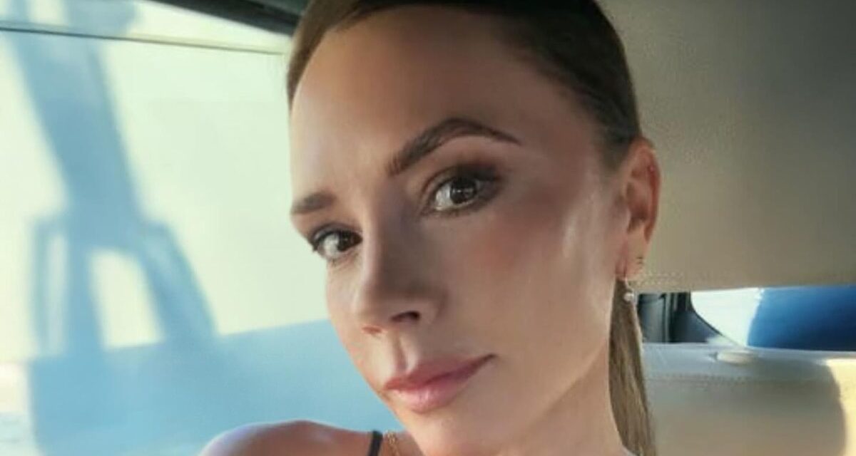 Victoria Beckham nous a tous scolarisés sur la nouvelle façon de porter une veste en cuir