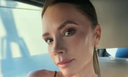 Victoria Beckham nous a tous scolarisés sur la nouvelle façon de porter une veste en cuir