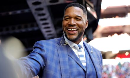 Michael Strahan fait une révélation de perte de poids au retour à GMA