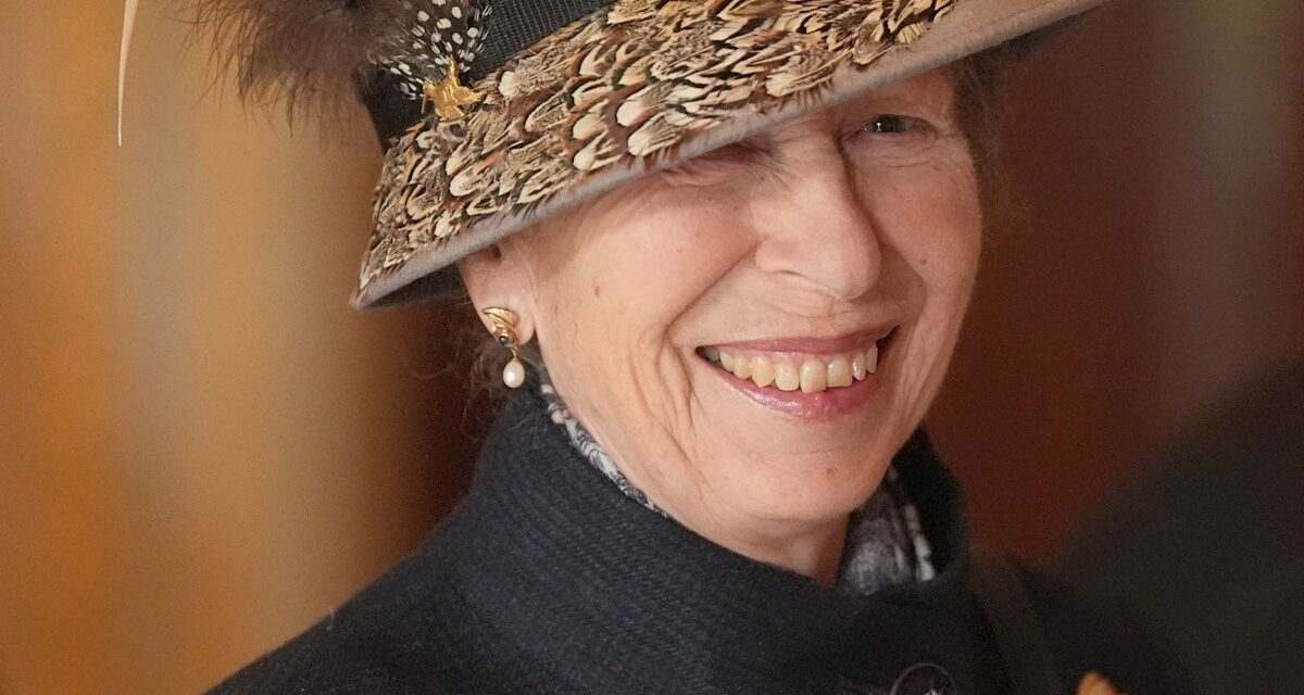 Chapeau de showstopping de la princesse Anne a couronné «l&rsquo;un des meilleurs» de l&rsquo;histoire royale