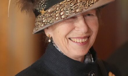 Chapeau de showstopping de la princesse Anne a couronné «l&rsquo;un des meilleurs» de l&rsquo;histoire royale