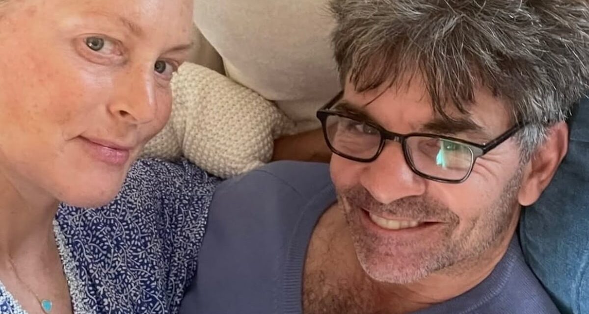 George Stephanopoulos de GMA a pris au dépourvu dans la maison familiale par le comportement indiscipliné de son chiot